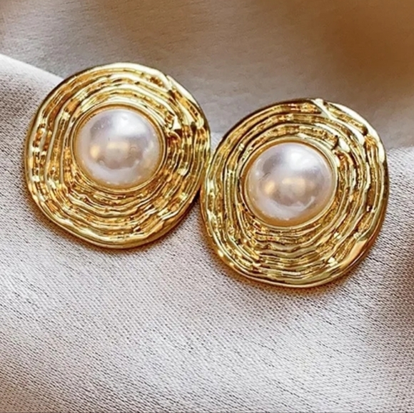 Felt's Fun Finds Jewelry - Gold Tone Faux Pearl Round Earrings